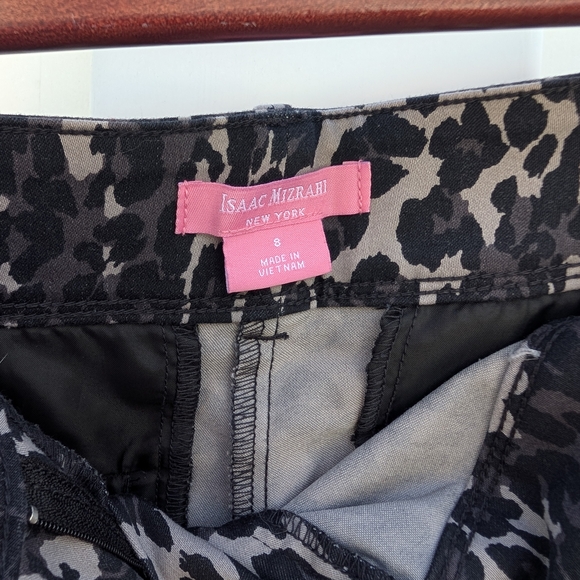 2/$20 Isaac Mizrahi Women's Black and Gray Leopard Print Shorts - Picture 3 of 5